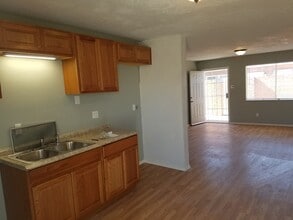 3437 Ross Ave SE, Unit #1 in Albuquerque, NM - Foto de edificio - Building Photo