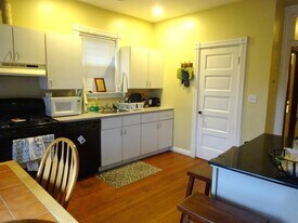699 E 7th St, Unit 1 in Boston, MA - Building Photo