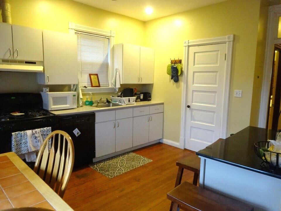 699 E 7th St, Unit 1 in Boston, MA - Building Photo