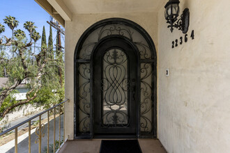 22364 Cass Ave in Woodland Hills, CA - Building Photo - Building Photo