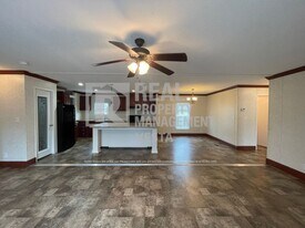 1556 Flanagan Dr in Macon, GA - Building Photo