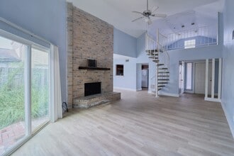 6911 Pouter Dr in Houston, TX - Building Photo - Building Photo