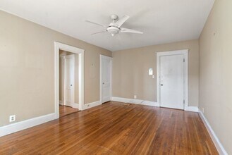 1607 Commonwealth Ave, Unit 12A in Boston, MA - Building Photo - Building Photo