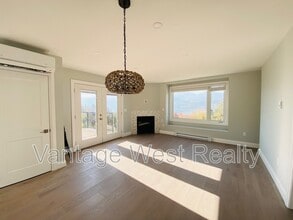 17181 Juniper Cove Rd in Lake Country, BC - Building Photo - Building Photo