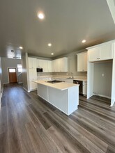 3666 SW Badger Ave in Redmond, OR - Foto de edificio - Building Photo