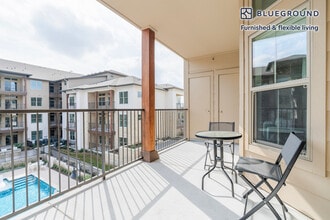 1501 W Howard Ln in Austin, TX - Foto de edificio - Building Photo