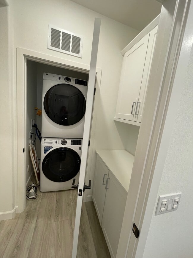 7941 Belluno Wy in San Diego, CA - Building Photo - Building Photo