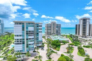 4255 Gulf Shore Blvd N in Naples, FL - Building Photo
