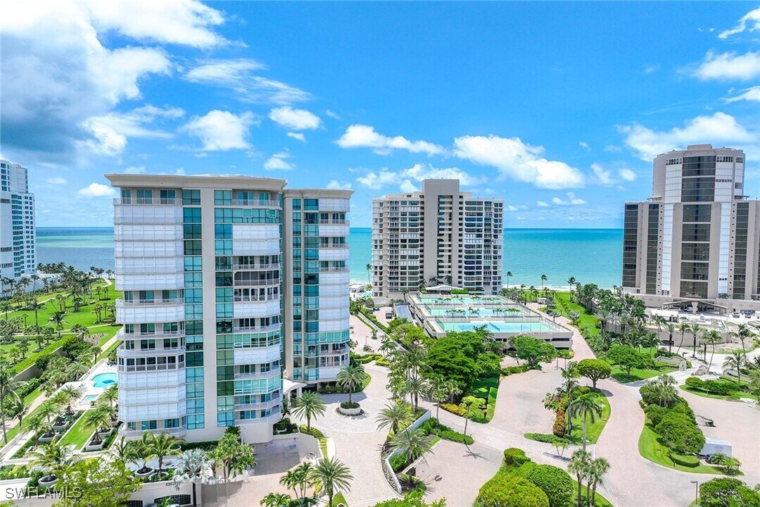 4255 Gulf Shore Blvd N in Naples, FL - Building Photo