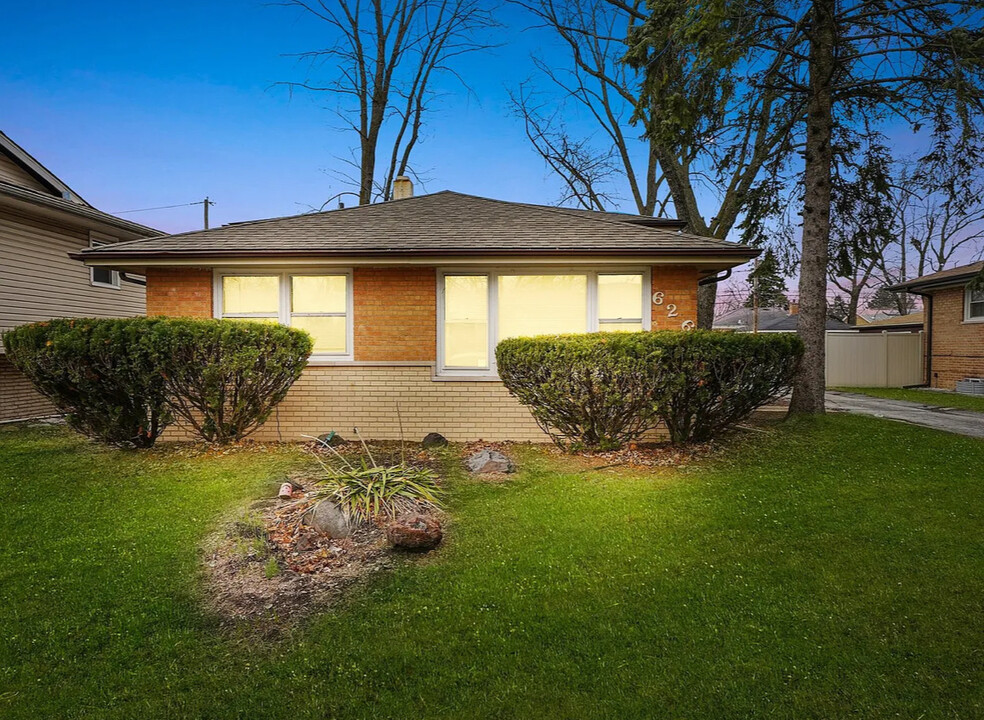 626 E 156th Pl in South Holland, IL - Building Photo