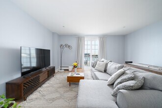 100 Shearwater Ct E in Jersey City, NJ - Building Photo - Building Photo
