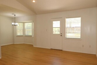 109 Halo Dr in Conroe, TX - Building Photo - Building Photo