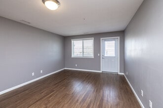 Park Plaza Apartments in Owatonna, MN - Foto de edificio - Interior Photo
