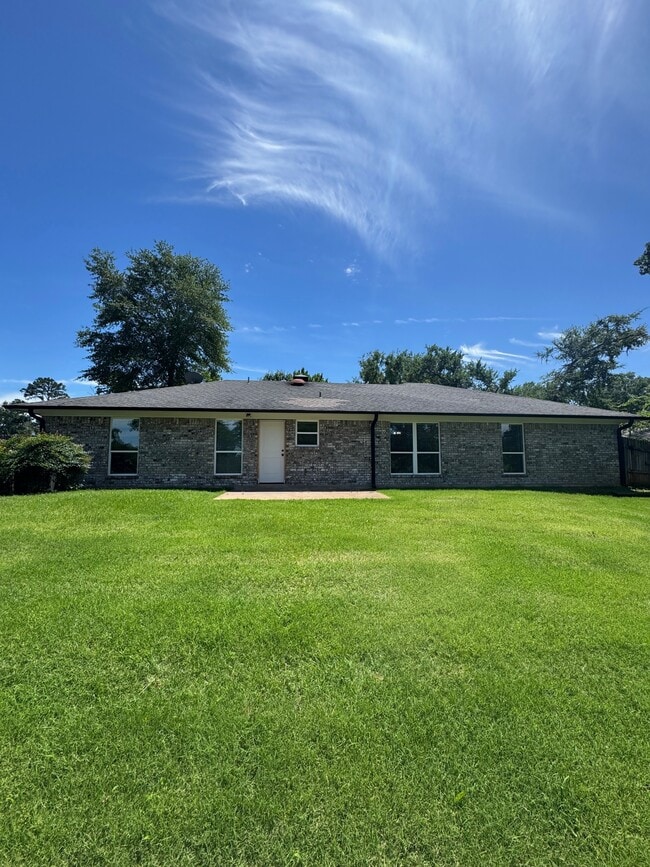 302 Woodhaven Dr in Whitehouse, TX - Building Photo - Building Photo