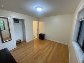 10 Arizona Ter, Unit 4 in Arlington, MA - Foto de edificio - Building Photo
