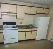 250 Spring Cir in Winchendon, MA - Building Photo