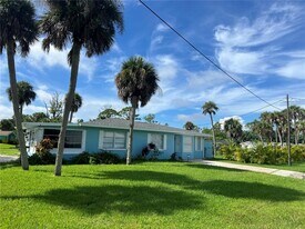 112 Rose St in Venice, FL - Building Photo