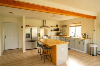 341 E 2nd Ct-Unit -4 in Anchorage, AK - Building Photo - Building Photo