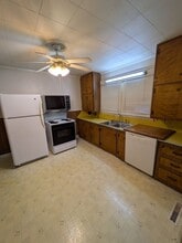 911 Conover Blvd E in Conover, NC - Building Photo - Building Photo