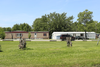 Madison Estates in Madison, OH - Building Photo - Building Photo