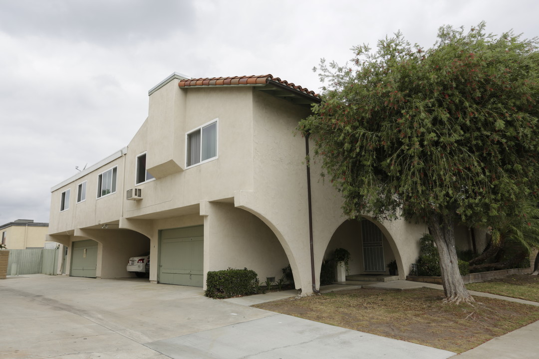 860 Kathleen St in Orange, CA - Foto de edificio