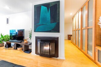 1255 10th St, Unit 106 in Santa Monica, CA - Building Photo - Building Photo