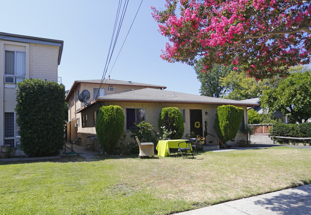 706 E Lomita Ave in Glendale, CA - Building Photo