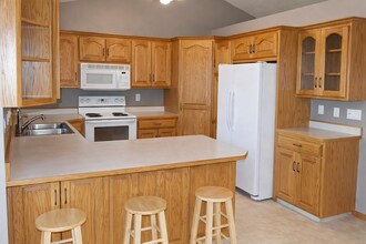 2113 Santa Barbara Dr in Bismarck, ND - Building Photo - Building Photo