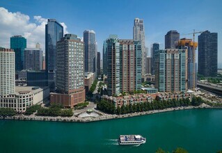 363 E Wacker Dr in Chicago, IL - Foto de edificio - Building Photo