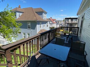 64 Murdock St, Unit 642 in Boston, MA - Foto de edificio - Building Photo