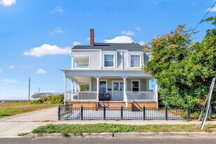 12 East Ave in West Haven, CT - Building Photo