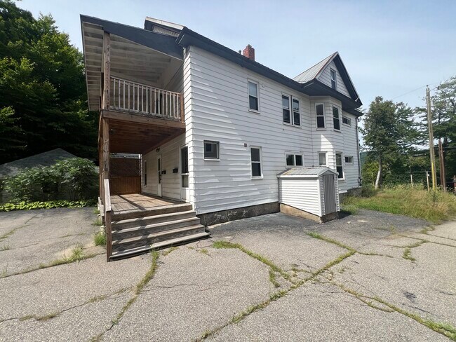 325 Penobscot St, Unit 325 Penobscot st #B in Rumford, ME - Building Photo - Building Photo