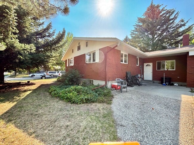 property at 19 E Garfield St