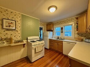 23 Central Rd, Unit 1 in Somerville, MA - Foto de edificio - Building Photo