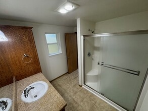 337-339 Tracy Ct in Monmouth, OR - Building Photo - Building Photo