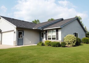 1548 Gunston Dr in New Richmond, WI - Building Photo