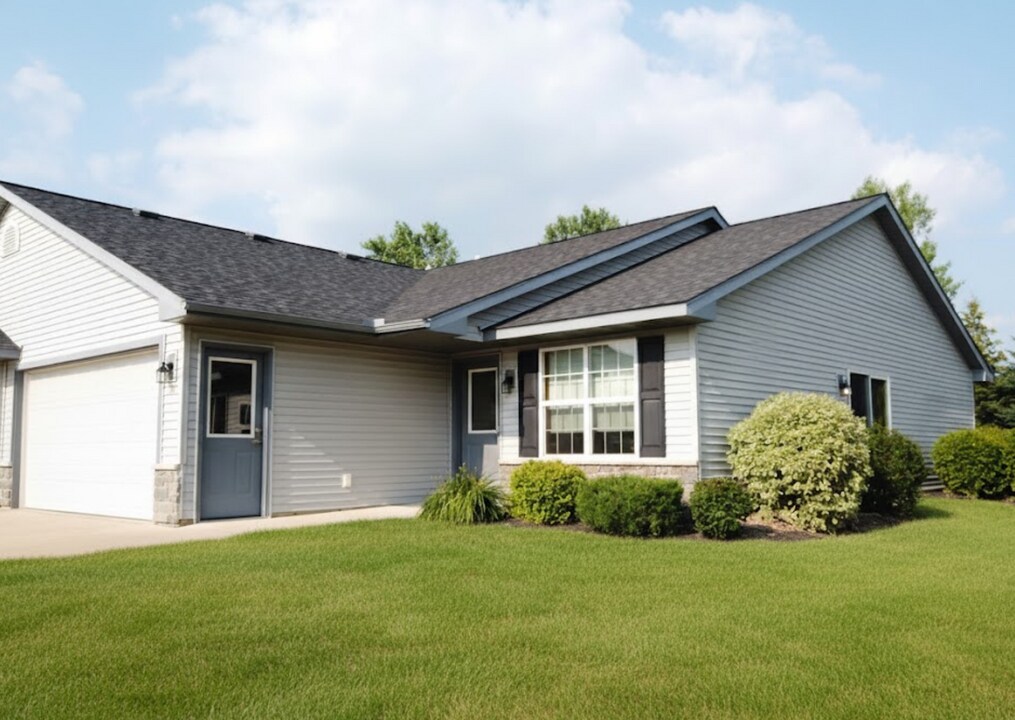 1548 Gunston Dr in New Richmond, WI - Building Photo