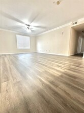 6611 W Sam Houston Pkwy S in Houston, TX - Foto de edificio - Building Photo