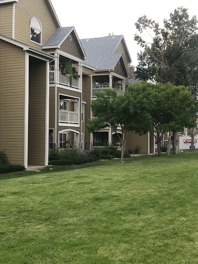 6021 Castlegate Dr W, Unit E26 in Castle Rock, CO - Building Photo - Building Photo