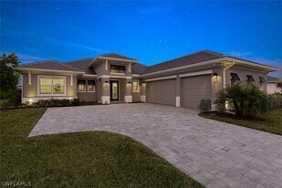 14265 Laguna Spgs Ln in Naples, FL - Building Photo
