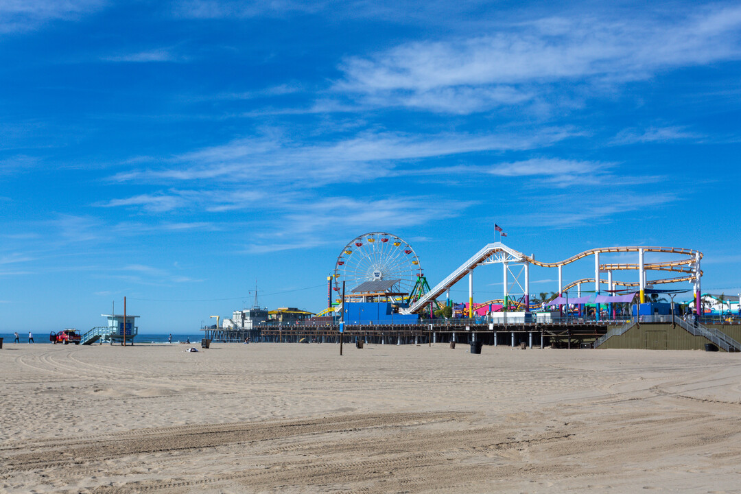 1661 Appian Way in Santa Monica, CA - Building Photo