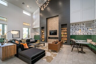 Lenox Grand West in Katy, TX - Foto de edificio - Interior Photo