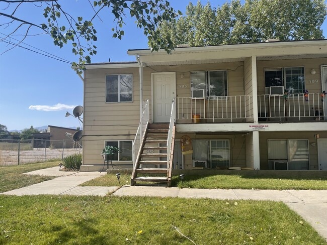 property at 309 N 1st St