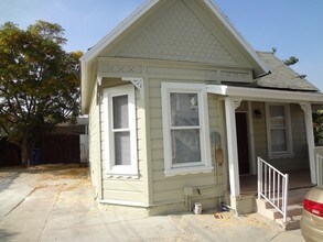 1137 Irolo St in Los Angeles, CA - Foto de edificio - Building Photo