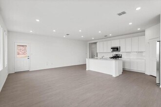 128 Rodney Boat Rd in Kyle, TX - Building Photo - Building Photo