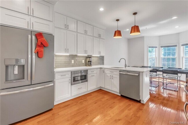 1200 Half Moon Bay Dr in Croton-on-Hudson, NY - Building Photo - Building Photo