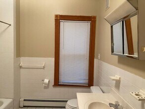 3 Washburn Ter, Unit 2 in Brookline, MA - Foto de edificio - Building Photo