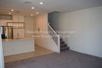 7869 Paseo De Daly in Citrus Heights, CA - Foto de edificio - Building Photo