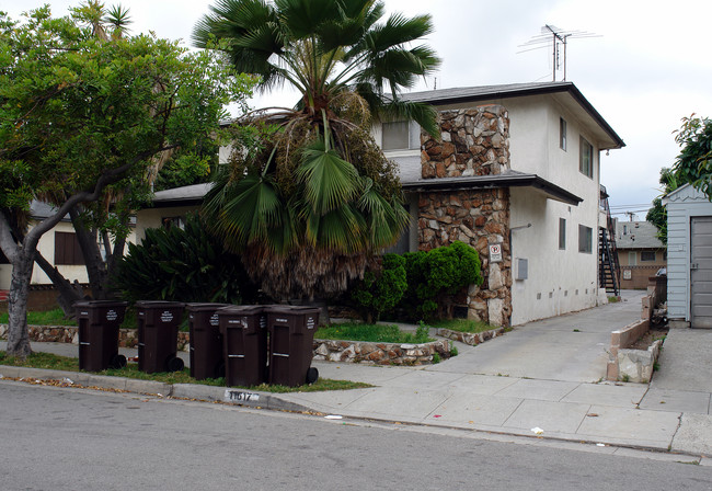 11617 Cedar Ave in Hawthorne, CA - Foto de edificio - Building Photo