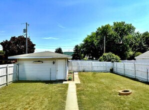 1710 Onalaska Ave in La crosse, WI - Foto de edificio - Building Photo